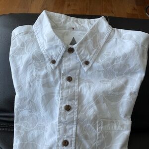 Sig on Smith designer aloha shirt. Small. White.